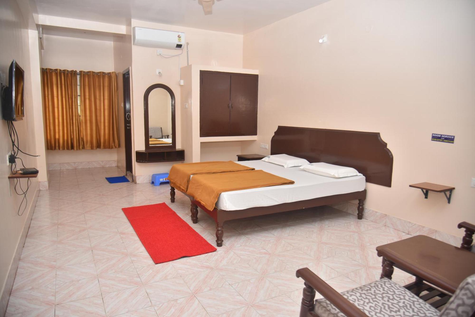 Arihanth Deluxe Lodge Shimoga Bagian luar foto